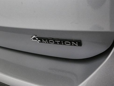 New 2025 Volkswagen Taos SEL image 11