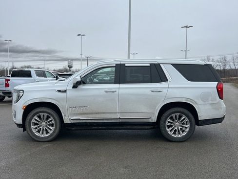 Used 2022 GMC Yukon SLT w/ SLT Premium Package image 3