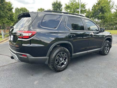 Certified 2025 Honda Pilot TrailSport image 9