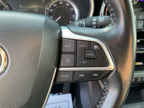 Used 2023 Toyota Highlander XLE image 9