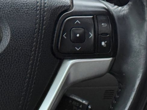 Used 2015 Toyota Highlander XLE AWD/4WD image 29