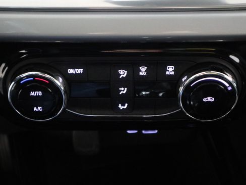 Used 2024 Chevrolet Trax LT image 25