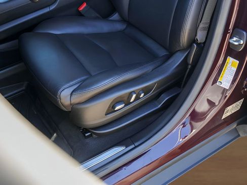 Used 2018 Cadillac XT5 Luxury image 8