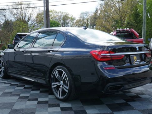 Used 2017 BMW 750i RWD image 10