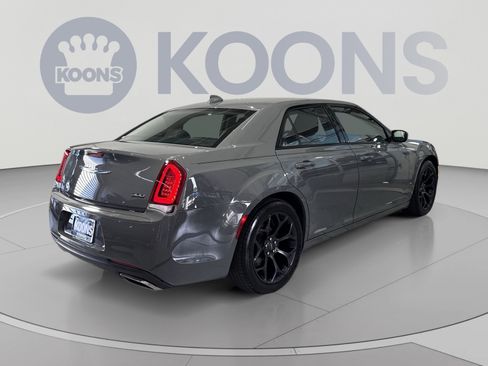 Used 2019 Chrysler 300 Touring w/ Sport Appearance Package RWD image 11