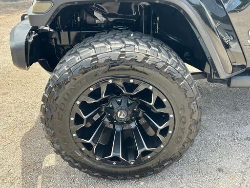 Used 2019 Jeep Wrangler Unlimited Sahara AWD/4WD image 17