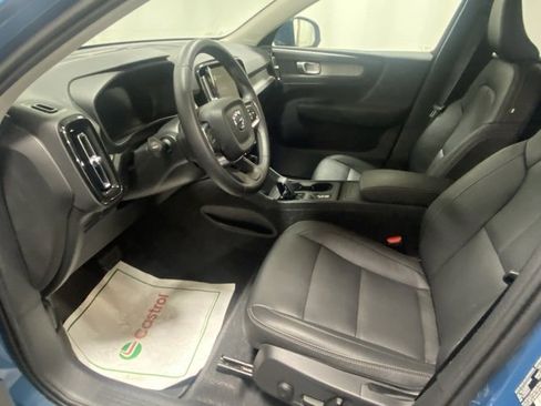 Certified 2025 Volvo XC40 B5 Core image 10