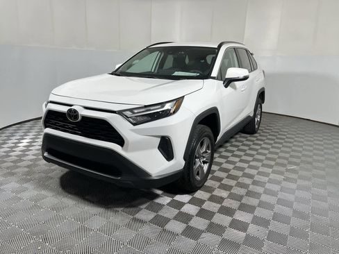 Used 2025 Toyota RAV4 XLE FWD image 4