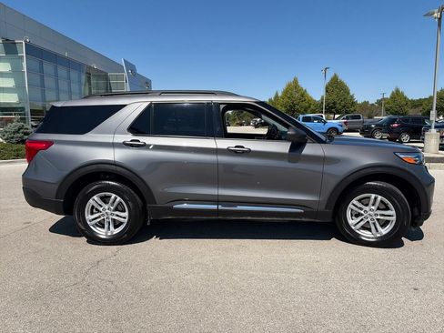 Used 2023 Ford Explorer XLT w/ Equipment Group 202A AWD/4WD image 8