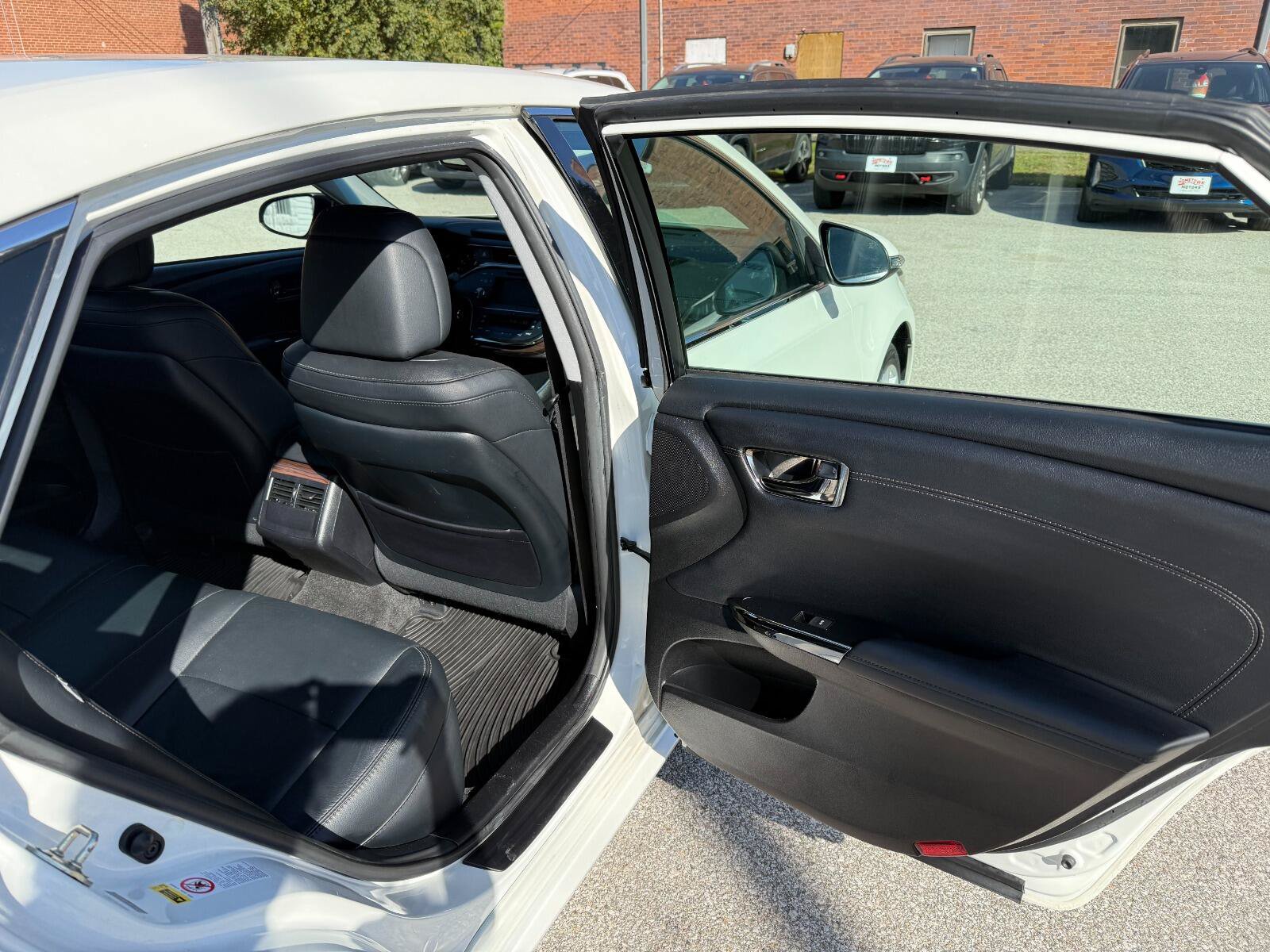 Used 2013 Toyota Avalon FWD image 17