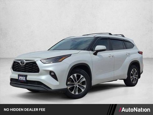 Used 2023 Toyota Highlander XLE FWD image 1