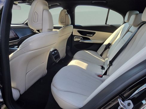 Used 2024 Mercedes-Benz E 350 4MATIC Sedan image 11