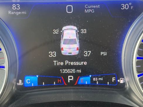 Used 2018 Chrysler 300 Limited image 25