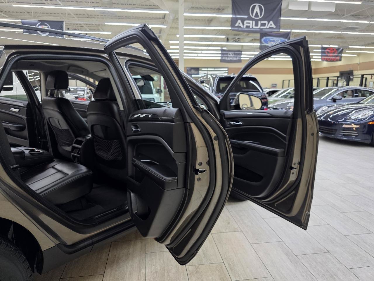 Used 2014 Cadillac SRX FWD image 13