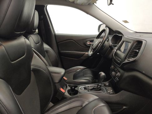 Used 2019 Jeep Cherokee Latitude Plus w/ Cold Weather Group AWD/4WD image 21