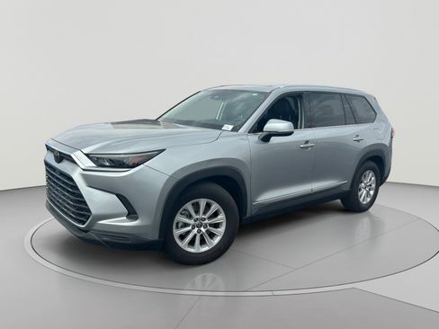 Used 2025 Toyota Grand Highlander FWD image 1
