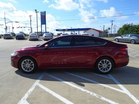 Used 2019 Ford Fusion SE FWD image 4