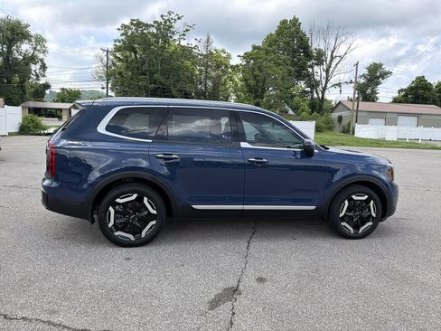 Used 2023 Kia Telluride S w/ S Sunroof Package AWD/4WD image 3