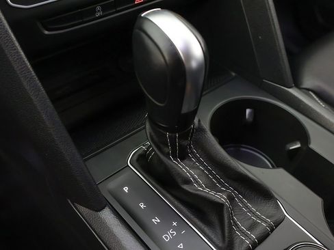 Used 2021 Volkswagen Atlas SE image 51