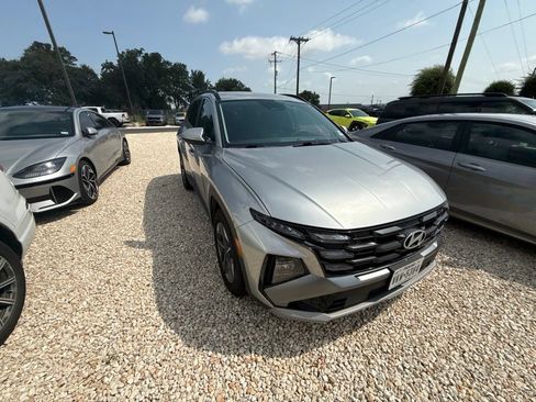 Certified 2025 Hyundai Tucson SEL FWD image 9