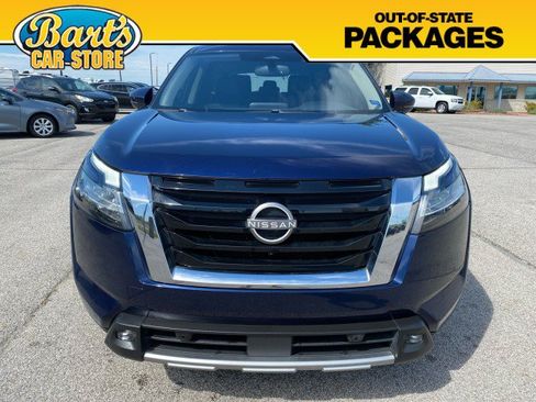 Used 2022 Nissan Pathfinder SL AWD/4WD image 2