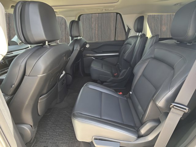 New 2025 Lincoln Navigator Reserve AWD/4WD image 12