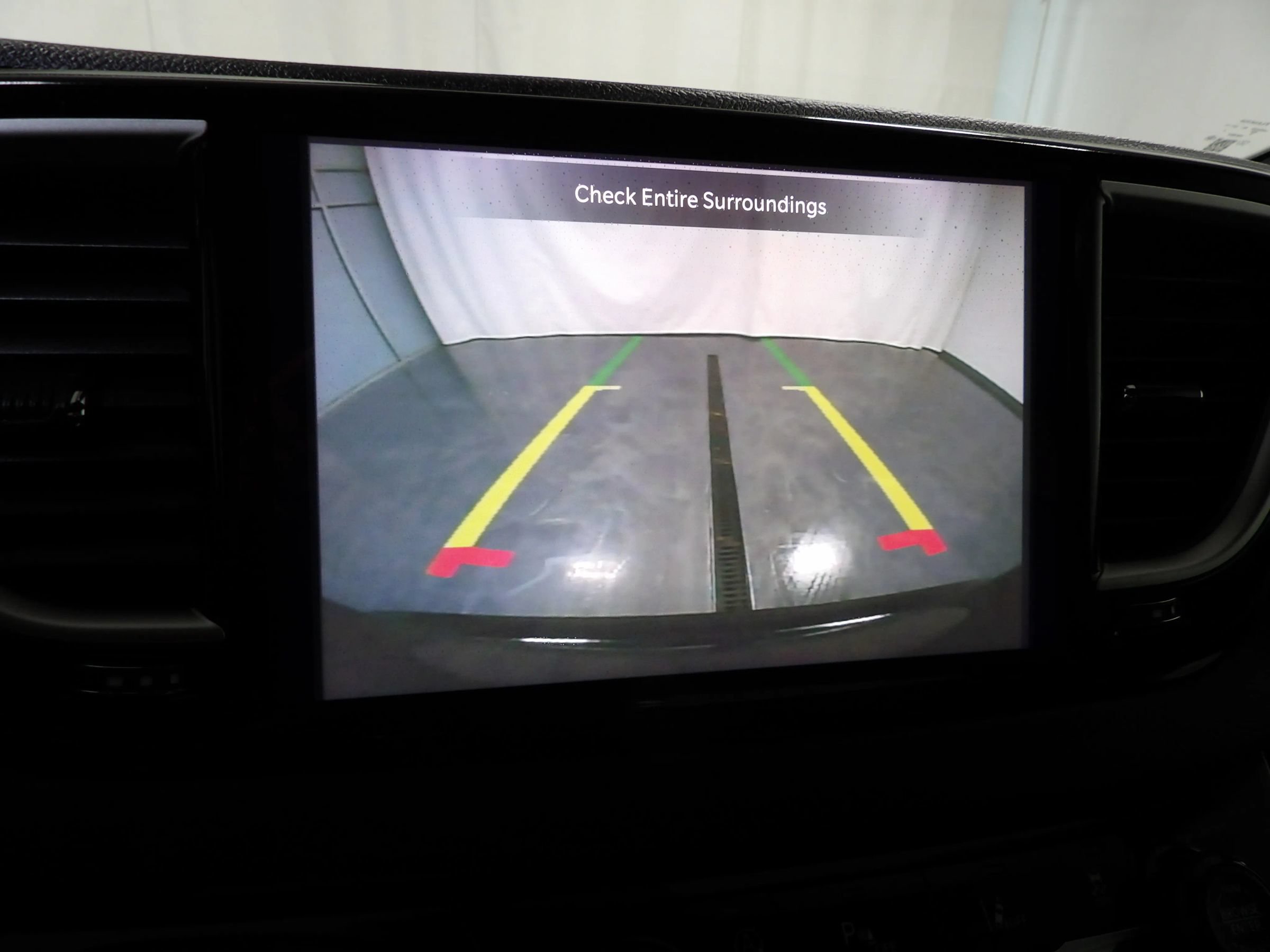 Used 2025 Chrysler Pacifica Select FWD image 25