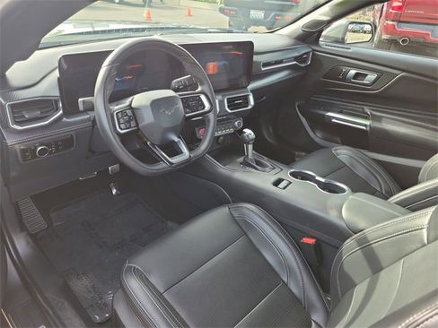 Used 2025 Ford Mustang Premium image 6