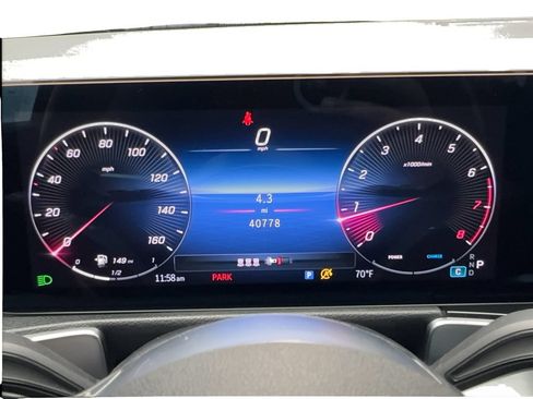 Used 2025 Mercedes-Benz GLB 250 4MATIC image 37