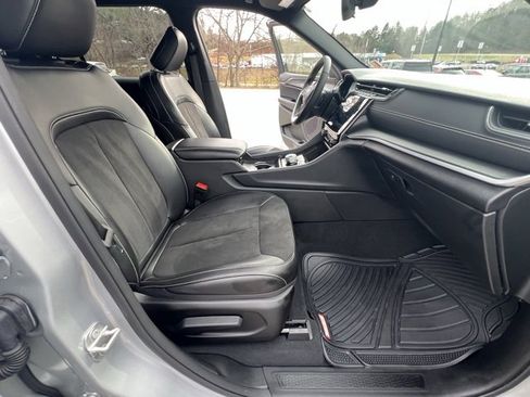 Used 2024 Jeep Grand Cherokee L Altitude image 32