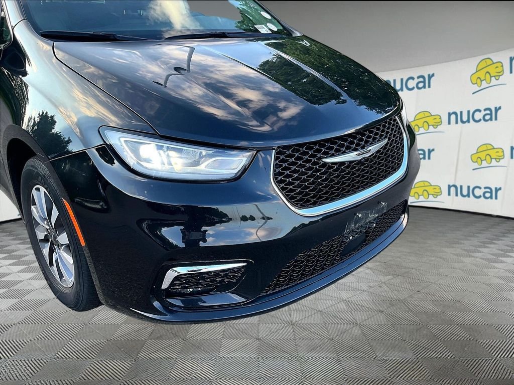 Used 2023 Chrysler Pacifica Touring-L FWD image 8