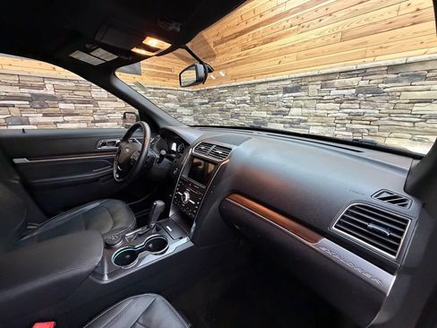 Used 2017 Ford Explorer Limited AWD/4WD image 29