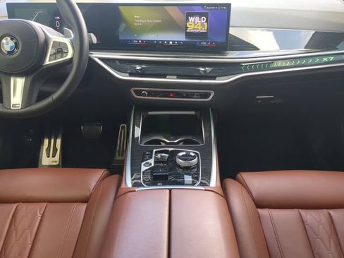 Used 2024 BMW X7 xDrive40i w/ M Sport Package AWD/4WD image 19