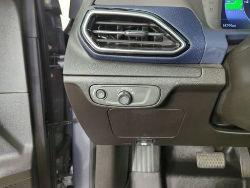 Used 2023 Chevrolet Bolt EUV Premier FWD image 19