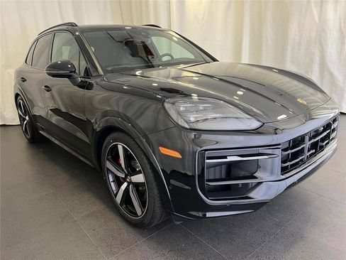 New 2026 Porsche Cayenne GTS AWD/4WD image 7