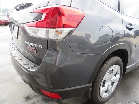 Used 2022 Subaru Forester AWD/4WD image 29