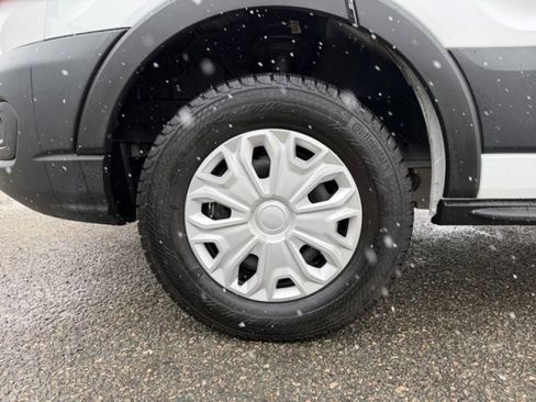 Used 2023 Ford E-Transit Low Roof image 9