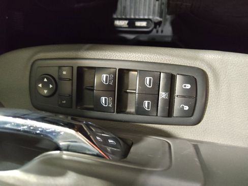 Used 2019 RAM 1500 Classic SLT RWD image 27