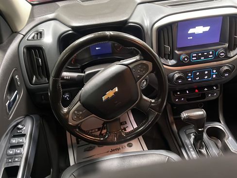 Used 2018 Chevrolet Colorado Z71 AWD/4WD image 3