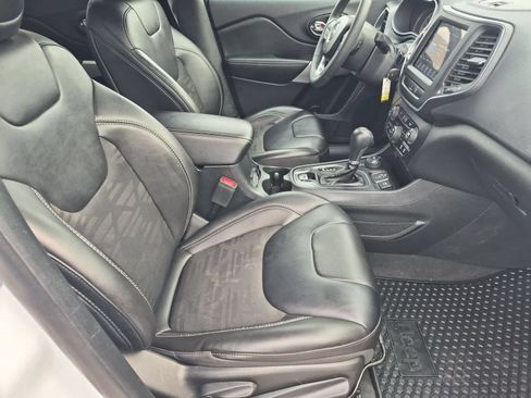 Used 2022 Jeep Cherokee Latitude AWD/4WD image 21