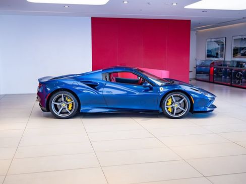 Used 2022 Ferrari F8 Tributo RWD image 31