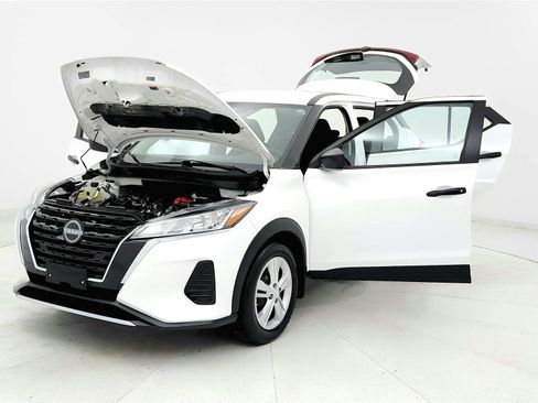 Used 2025 Nissan Kicks Play S FWD image 9