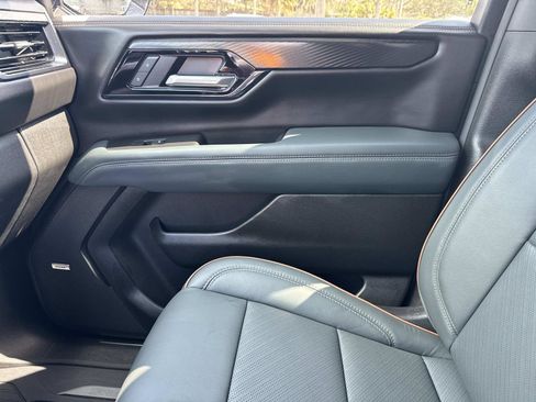 Used 2025 GMC Yukon AT4 image 24