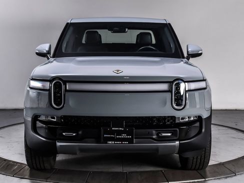 Used 2022 Rivian R1T Adventure AWD/4WD image 2