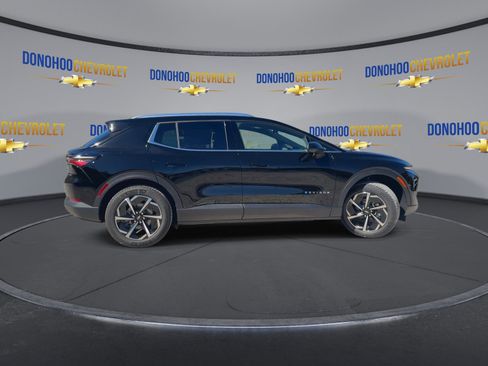 New 2026 Chevrolet Equinox EV LT image 9