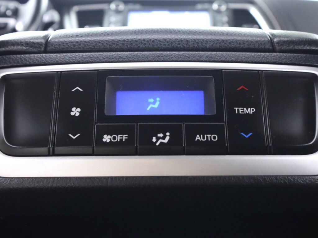 Used 2018 Toyota Highlander XLE AWD/4WD image 33