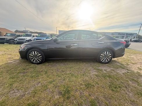 Used 2025 Nissan Altima 2.5 SV image 4