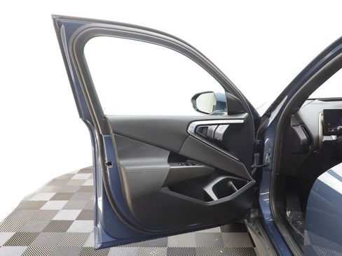 Certified 2025 BMW X3 xDrive30i image 5