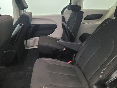Used 2021 Chrysler Voyager LX FWD image 18