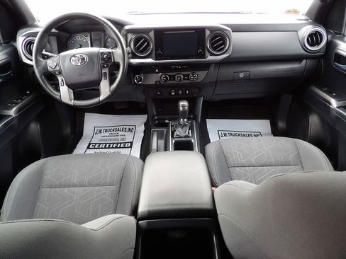 Used 2018 Toyota Tacoma TRD Sport image 34